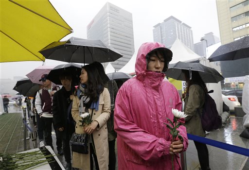 Angry kin unmoved by S. Korean leader’s vow to salvage&nbsp;ferry