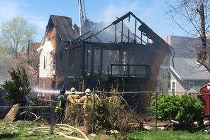 2-alarm blaze destroys Arlington home & damages 2&nbsp;others