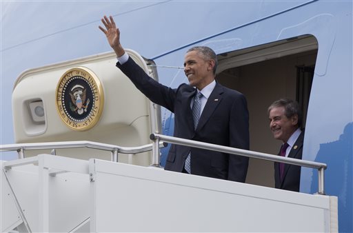 Obama rallies support for job training over tax&nbsp;cuts