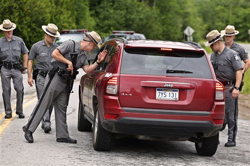 Search for elusive NY inmates goes back to&nbsp;woods