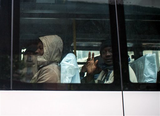 Paris police evacuate hundreds of migrants from tent&nbsp;camp