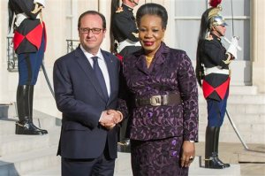 France's President Francois Hollande, left, welcomes Central African interim President Catherine Samba-Panza as they pose for photographers prior to their meeting at the Elysee Palace in Paris, France, Wednesday, May 27, 2015. The French presidents office says that Frances and Central African Republics justice systems are working in full cooperation on allegations of child sexual abuse by French soldiers in the country. (AP Photo/Kamil Zihnioglu)