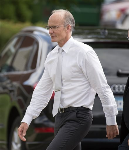 Minnesota dentist who killed Cecil the lion returns to&nbsp;work