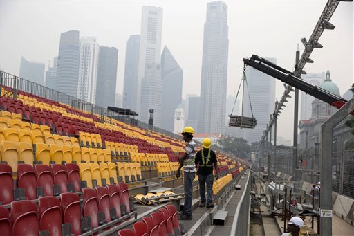 Singapore schools, F1 race on edge as bad haze&nbsp;persists
