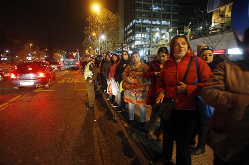 Strong quake shakes Chile capital, causing buildings to&nbsp;sway
