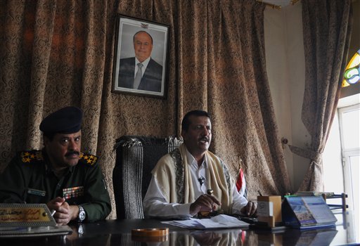 Saudi-led coalition pounds Yemen rebels near central&nbsp;city