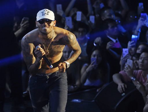 Australia warns Chris Brown he may not be allowed Down&nbsp;Under
