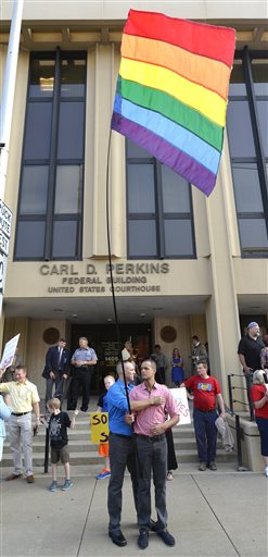 Judge orders defiant Kentucky clerk to&nbsp;jail