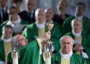 Pope Francis celebrates Mass on the Benjamin Franklin Parkway, Sunday, Sept. 27, 2015, in Philadelphia. (AP Photo/Alessandra Tarantino)