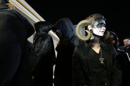 Praying coach’s suspension opens split on religion in&nbsp;school