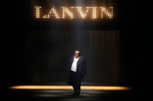 Israeli fashion designer Alber Elbaz acknowledges applause at the end of his Spring-Summer 2016 ready-to-wear fashion collection for Lanvin, presented during the Paris Fashion Week, in Paris, Thursday, Oct. 1, 2015. (AP Photo/Thibault Camus)