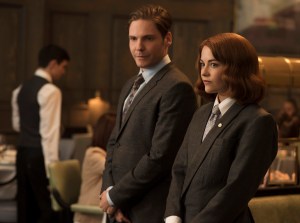 This photo provided by The Weinstein Company, shows Daniel Bruhl, left, as Tony and Sarah Greene as Kaitlin in a scene from the film, "Burnt." The movie opens nationwide Oct. 30. (Alex Bailey/The Weinstein Company via AP)
