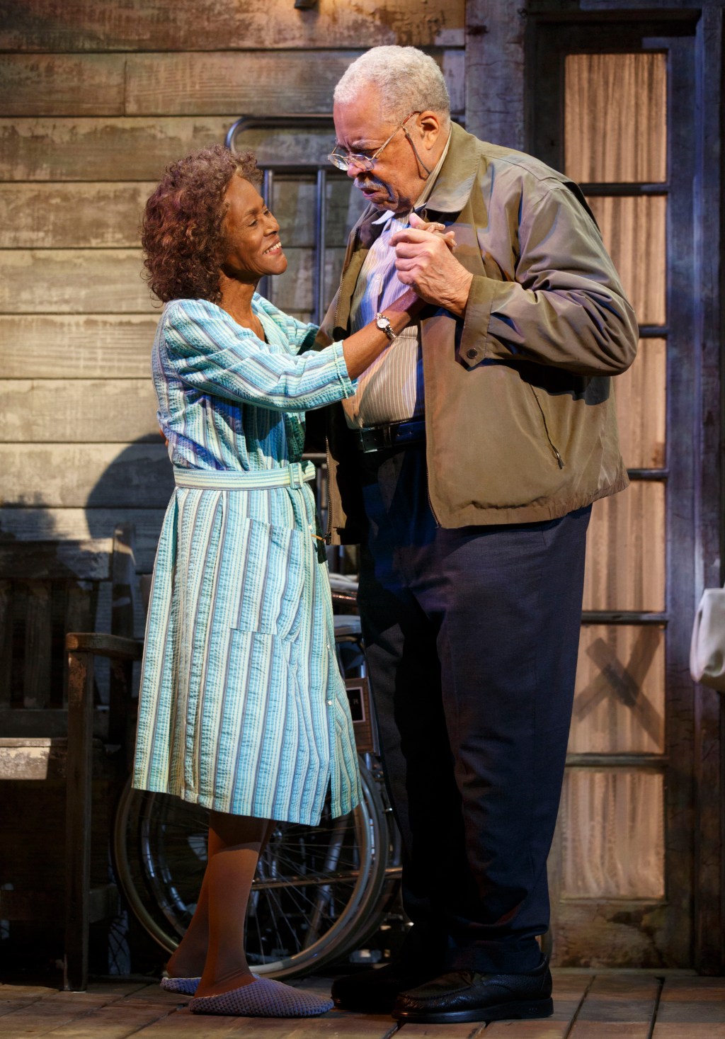 Review: James Earl Jones, Cicely Tyson risk it in ‘Gin&nbsp;Game’
