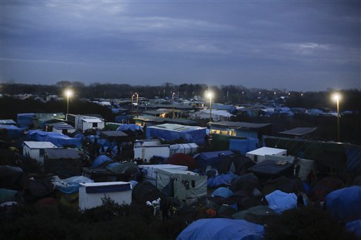 Volunteers give roadside medical care in Calais migrant&nbsp;camp