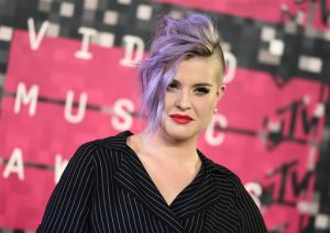 FILE - In this Sunday, Aug. 30, 2015, file photo, Kelly Osbourne arrives at the MTV Video Music Awards at the Microsoft Theater in Los Angeles. Osbourne, Tim Gunn and Christian Siriano help teens make it work on "Project Runway Junior," which premieres Thursday, Nov. 12, 2015, at 9 p.m. Eastern on Lifetime. (Photo by Jordan Strauss/Invision/AP, File)