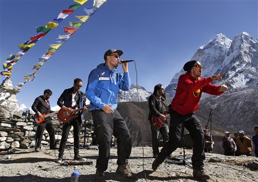 Finnish rock band, sign-language rapper perform near&nbsp;Everest