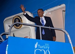 President Barack Obama waves from the top of the steps of Air Force One at Antalya International Airport in Antalya, Turkey, Monday, Nov. 16, 2015. Obama is heading to the Philippines and Malaysia for global security and economic summits after attending the G-20 Summit in Turkey. (AP Photo/Susan Walsh)