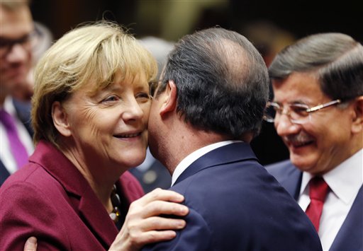 EU, Turkey seek better relations at emergency refugee&nbsp;summit