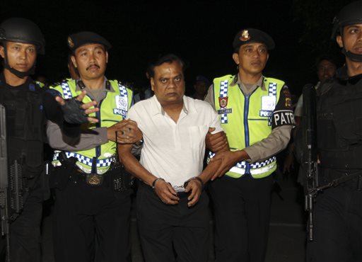 Australia tries to halt unrest at immigration detention&nbsp;camp