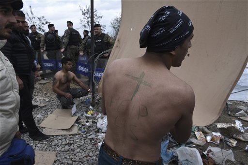 Migrants barred from crossing into Macedonia hold&nbsp;protest