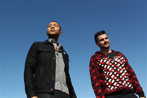 John Legend, Colombian star Juanes perform outside&nbsp;jail