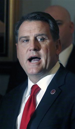 Virginia Gov. McAuliffe signs gun compromise&nbsp;legislation