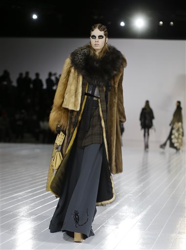 The Marc Jacobs Fall 2016 collection is modeled during Fashion Week, Thursday, Feb. 18, 2016, in New York. (AP Photo/Julie Jacobson)