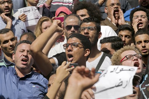 Egypt protests after el-Sissi gives islands to Saudi&nbsp;Arabia