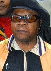 FILE - In this file photo dated Tuesday, Nov. 17, 2004, Congolese pop star Papa Wemba is hoisted by supporters as he leaves the courthouse in Bobigny near Paris Tuesday, Nov. 17, 2004.  Wemba, known around the world as the king of Congolese rumba, died aged 66, on Saturday April 23, 2016, following his collapse on stage during a concert in Ivory Coast. (AP Photo/Remy de la Mauviniere, FILE)