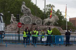 Workers wait to dismantle fences around the Cibeles statue, set up to celebrate a possible Real Madrid league victory in Madrid, Spain Saturday May 14, 2016. Madrid defeated Deportivo 2-0 in La Coruna but it needed Barcelona to stumble in order to clinch its first title since 2012. Barcelona won its second straight Spanish league title after defeating Granada 3-0 Saturday. (AP Photo/Paul White)