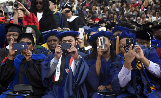 Father, daughter join 1,200 others graduating from&nbsp;UMW