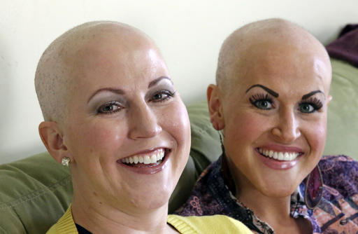 Sisters diagnosed weeks apart fight breast cancer&nbsp;together