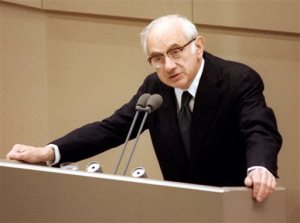FILE - In this June 17, 1987 file photo, American historian Fritz Richard Stern appears during his speech in Bonn, Germany. Stern, a refugee from Nazi Germany who became a prominent historian and a longtime professor at Columbia University, died Wednesday, May 18, 2016 at his home in New York. He was 90. (AP Photo/Hermann J. Knippertz, File)