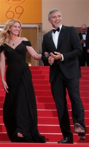 Actors Julia Roberts, left, and George Clooney pose for photographers for the screening of the film Money Monster at the 69th international film festival, Cannes, southern France, Thursday, May 12, 2016. Julia Roberts ascended the red carpet steps barefoot at the Cannes Film Festival. (AP Photo/Thibault Camus)