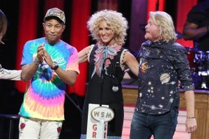 Pharrell Williams, from left, performs with Kimberly Schlapman and Phillip Sweet of Little Big Town at the Grand Ole Opry on Tuesday, June 7, 2016, in Nashville, Tenn. (Photo by Laura Roberts/Invision/AP)