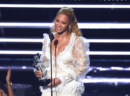 Beyonce dominates an Olympic-sized VMA&nbsp;awards