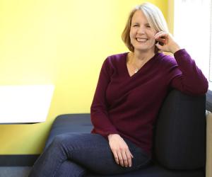 This photo provided by NerdWallet shows Liz Weston, a columnist for personal finance website NerdWallet.com. (Dylan Entelis/NerdWallet via AP)