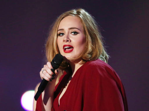 Adele dedicates show to Pitt, Jolie amid&nbsp;divorce