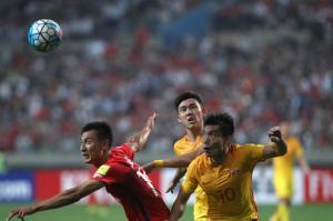 South Korea's Ji Dong-won, left, fights for the ball against China's Zheng Zhi, right, during the soccer match for the 2018 FIFA World Cup qualifier at Seoul World Cup Stadium in Seoul, South Korea, Thursday, Sept. 1, 2016. (AP Photo/Lee Jin-man)