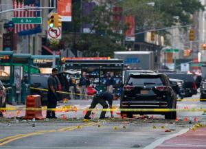 Crime scene investigators work at the scene of Saturday's explosion in Manhattan's Chelsea neighborhood, in New York, Sunday, Sept. 18, 2016. (AP Photo/Craig Ruttle)
