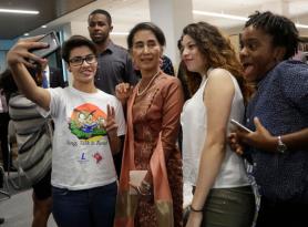 Elsi Argueta, from left, Cindy Mayen and Michannie Grant, 12th grade students from Roosevelt Senior High School in northwest Washington, pose for a selfie with Myanmar leader Aung San Suu Kyi, second from left, following a forum Thursday, Sept. 15, 2016. (AP Photo/Manuel Balce Ceneta)