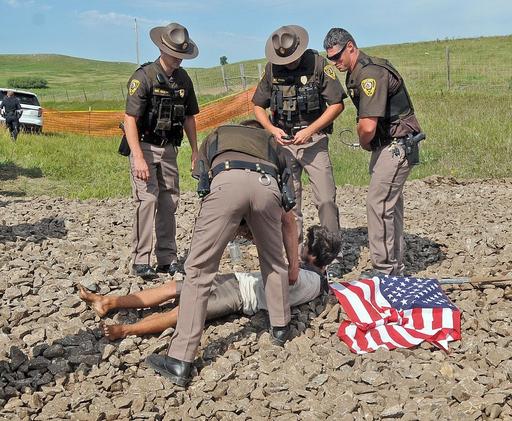 Oil pipeline protest turns violent in southern North&nbsp;Dakota