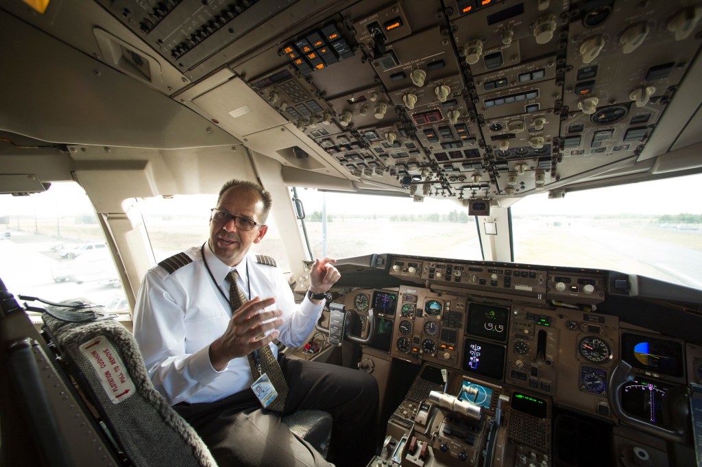 Pilots, air traffic controllers shifting to text&nbsp;messaging