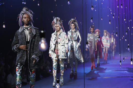 Marc Jacobs apologizes for response to critics of&nbsp;dreadlocks