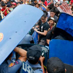 Philippine police van rams protesters in front of US Embassy