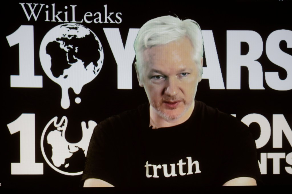 With email dumps, WikiLeaks tests power of full&nbsp;transparency