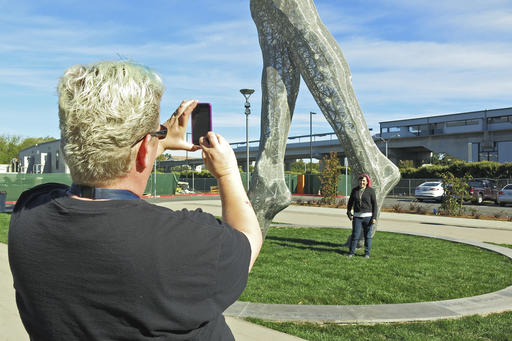 A giant nude statue in California is stirring&nbsp;controversy