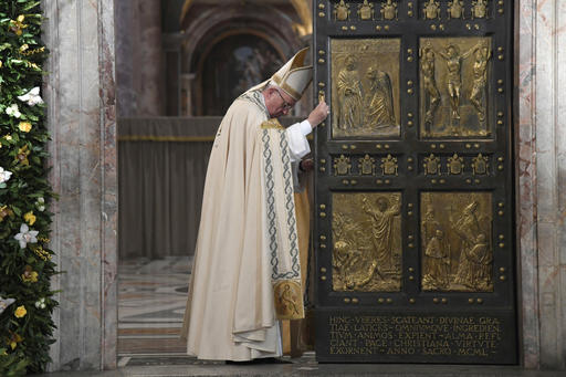 Pope shuts Holy Door, but urges: Stay open to&nbsp;reconciliation