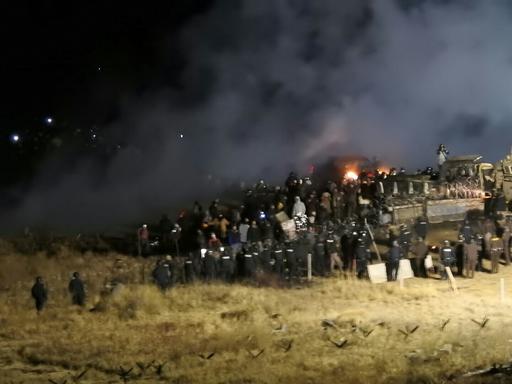 Police, protesters face off at Dakota Access&nbsp;pipelin