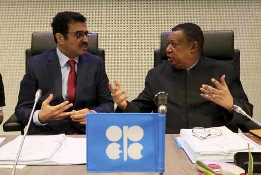 OPEC agrees to cut output to push up oil&nbsp;price